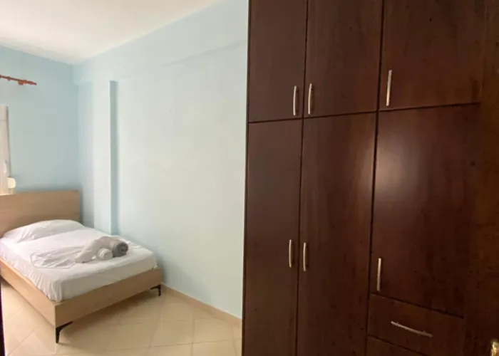 L.t. 5th Street * Saranda