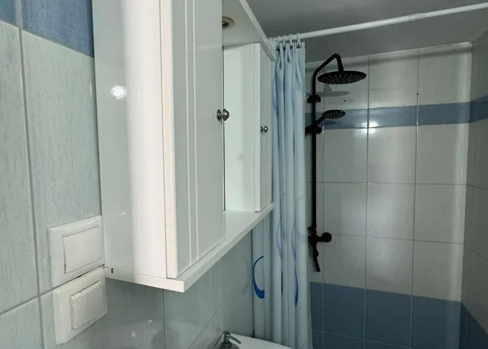 L.t. 5th Street * Saranda